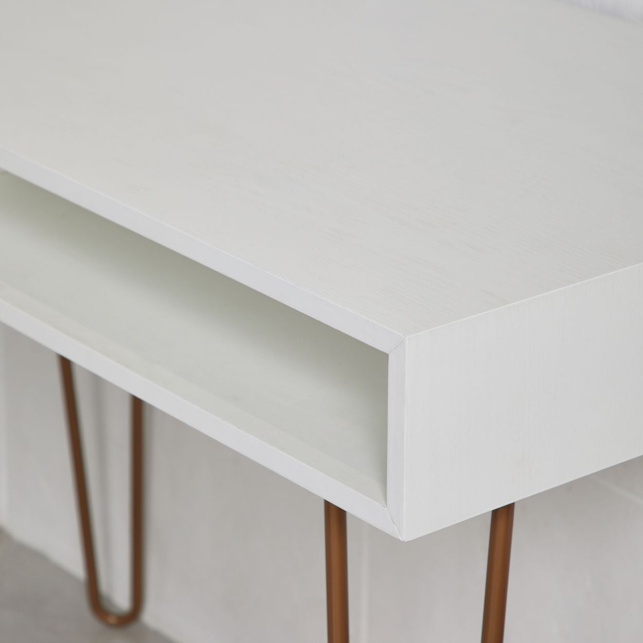 This writing desk comes with large open compartment for desk storage